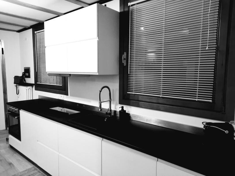Mini Contra' Dei Servi - Vicenza Appartement Buitenkant foto