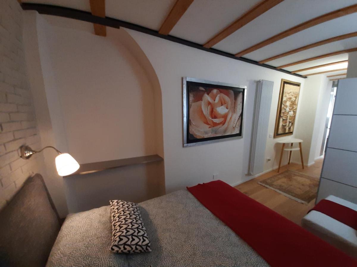 Mini Contra' Dei Servi - Vicenza Appartement Buitenkant foto